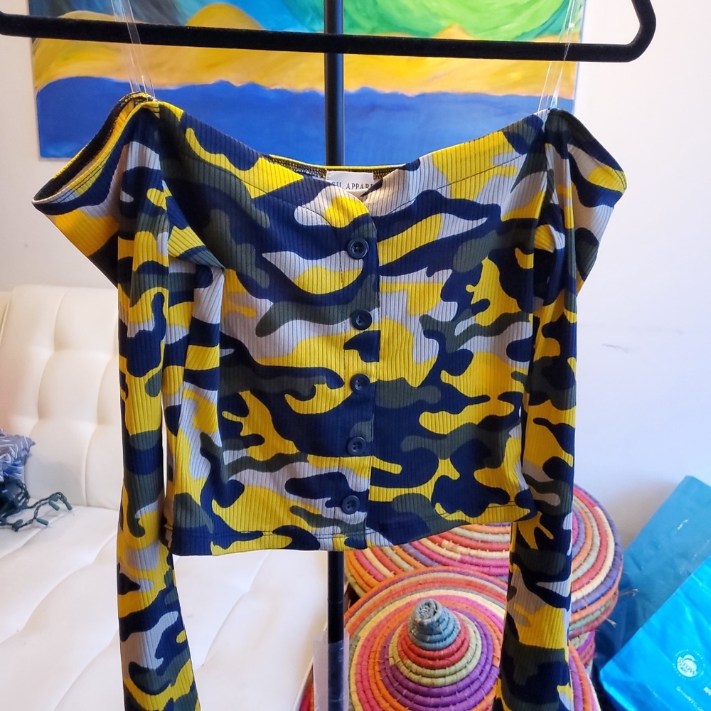 NWT Off Shoulder Camo Top Strawberry New York